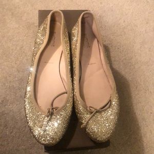 Gently used Sumit by White  Mountain gold glitter flats.